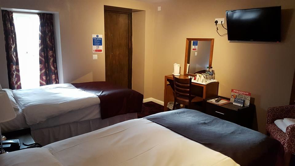 The Royal Hop Pole Wetherspoon Tewkesbury Room photo